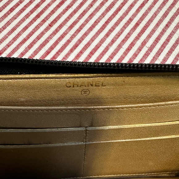 Chanel Camillia calfskin zip wallet. - Picture 7 of 12